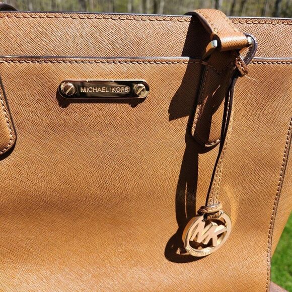 Michael Kors Tote Jet Set Luggage Saffiano Leather Acorn Tan Brown Gold Hardware - Picture 3 of 9